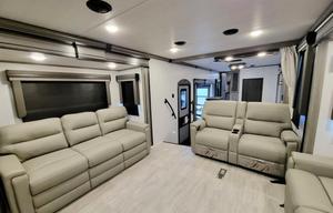 Montana Legacy | Large Luxurious RV with 5 slides