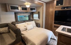 Great Family Friendly Camper With Bunkroom