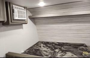 Sleeps 5 With an Electric Fireplace/coffee Maker