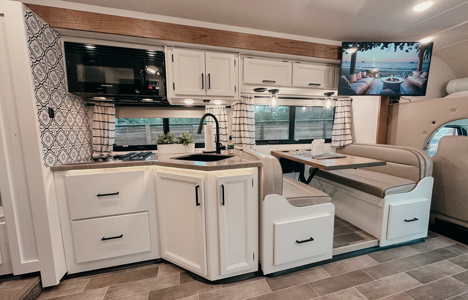 The Chic Chateau - Fully Stocked Luxe RV