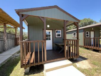 Camp Ledgerock Retreat - Luxury Glamping on Canyon Lake
