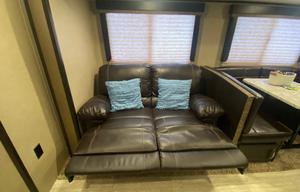 2017 Grand Design Imagine 2800BH RV rental photo 9