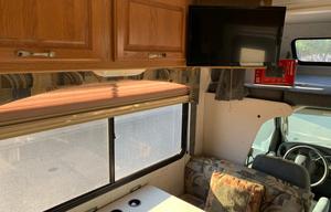 COMFORT HAVEN Class C 26’ - Sleeps 6