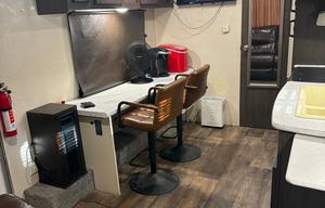Plush & Roomy 26' RV FOR TWO! (Can Sleep 3)