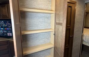 A-6 Newmar  33' , King Bed, Easy-Drive — Sleeps 5