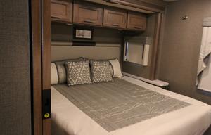 2021 Thor Miramar 32.2  34 Feet Long , Sleeps 6