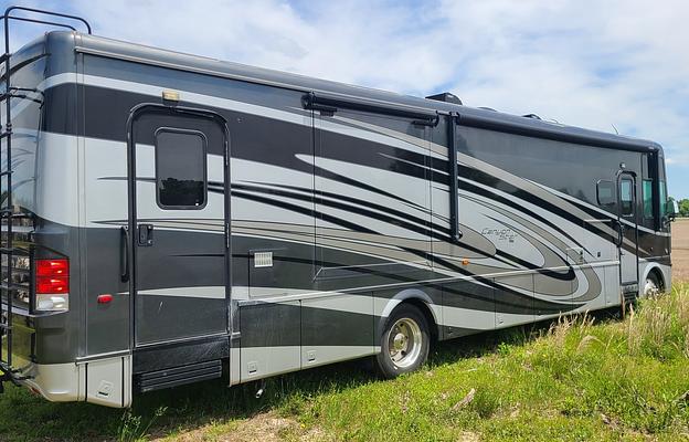 2016 Canyon Star 3922 RV rental photo 1