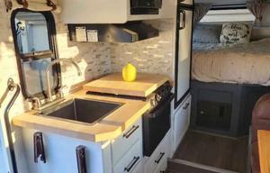 Modern Remodeled RV! Gateway to Sequoia, Sleeps 5