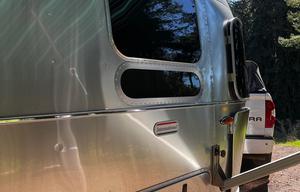 27 foot international - Power awning, Rear Hatch!