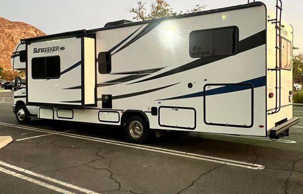 2022 ford Sunseeker M-3250dsle RV rental photo 1