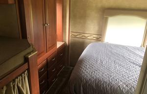 2014 Winnebago chalet 31JR Bunk house #10
