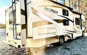 Bunk Floorplan Freedom Elite 30FE - Sleeps 8!