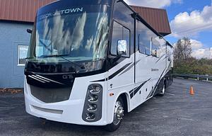 Luxury Class A GT5 2 Full Bathrooms