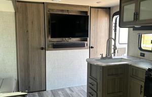 2021 Enlighten 27 bhs RV rental photo 15