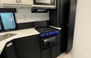 2022 Fuel 305 RV rental photo 22