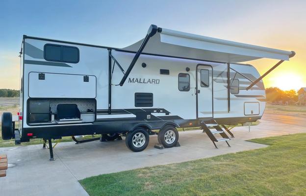 2022 | Mallard | Sleeps 6 | We Deliver & Set up!