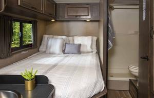 2017 Thor Motor Coach Thor Majestic RV rental photo 5