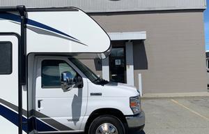 SKYLAR - 2020 Winnebago Outlook 31N 11704 PWI