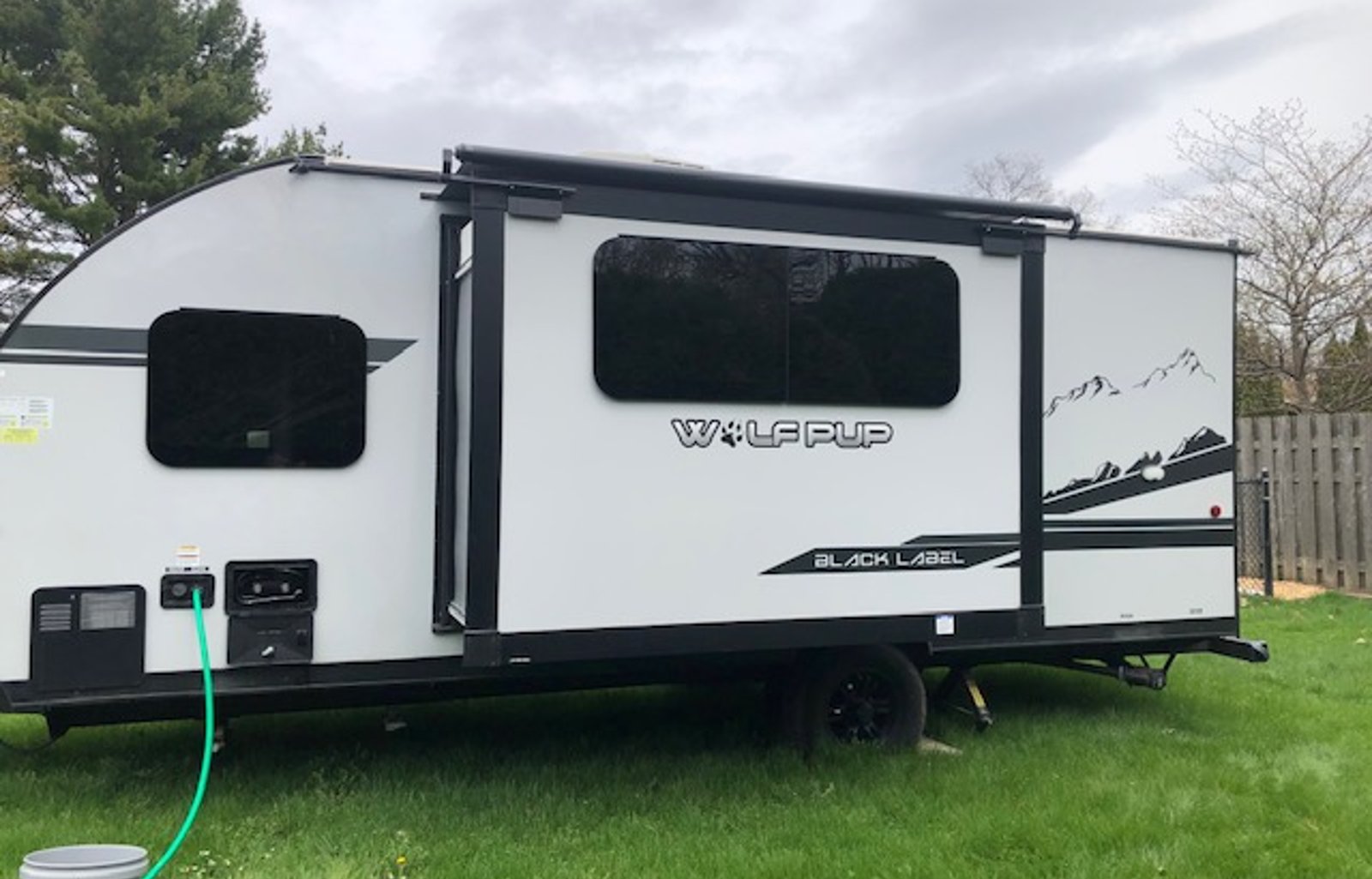 Perfect Family Get-Away 2021 Wolf Pup 17JG with Bunks