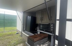 2 bedroom, 2 full baths, 43’ fifth wheel