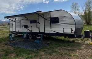2021 EAST TO WEST Della Terra Bunk House