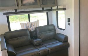 Glamping Haven: 2 Bdrms, Cozy Fire & Paws Welcome!