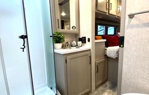 2023 Thor Motor Coach Quantum LF31 RV rental photo 10