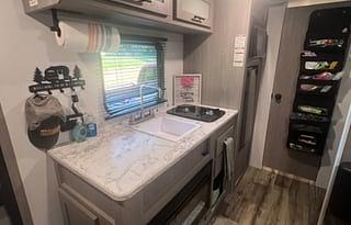 2024 Coleman Lantern 17B – Family & Pet Friendly!