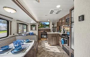 Shasta Lake Evo | Pet Friendly | Spacious | Sac