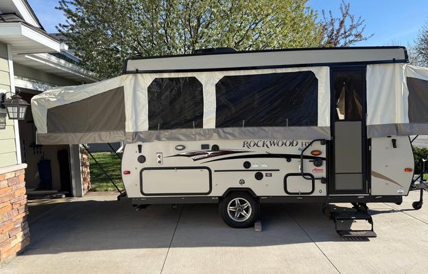 2014 Forest River Rockwood w/Heat, AC, and Toilet!