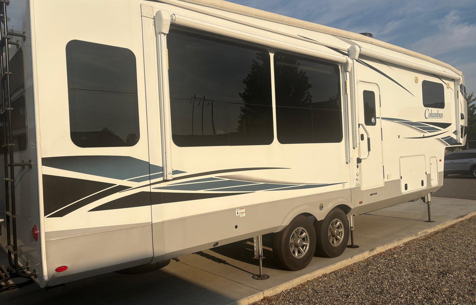2023 Forest River Columbus Palomino CMF299RLW