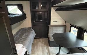 Large Bunkhouse w/King Bed & Outdoor Kitchen