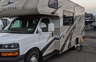 Cozy Thor Chateau 22E – Adventure-Ready!