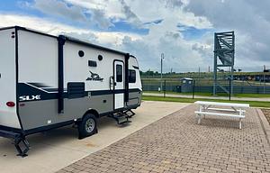 21' Bunkhouse - Pet Friendly - Delivery Available