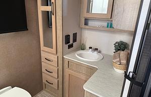 2020 Surveyor Luxury 267RBSS RV rental photo 2