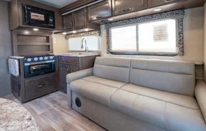 C9 Luxury Four Winds 10 Sleeper w Bunks! 2 Slides