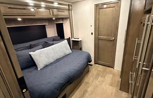 2020 Georgetown 7 Series 36D7 RV rental photo 4
