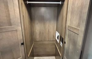 Stocked 5th Wheel | King Bed & Generator Included