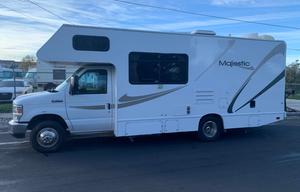 2014 Thor Motor Coach Four Winds 23A Grizzly3