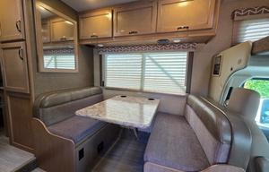 2019 Thor Motor Coach Daybreak 22DB