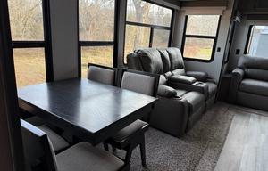 Special Labor Day Pricing!!!     5th Wheel Living