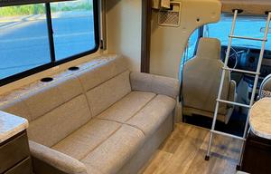 2020 Thor Freedom Elite 30FE Sleeps 8 Clean!