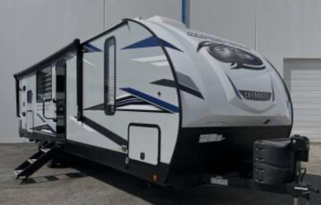 Premium Alpha Wolf Camper Relax, Camp & Unwind