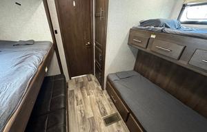 2019 Keystone RV Cougar Half-Ton Series 32BHS RV rental photo 8