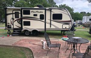 Spacious 26 footer with 2 slides...easy to haul!