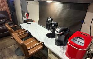 Plush & Roomy 26' RV FOR TWO! (Can Sleep 3)
