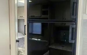 The Island Breeze Cruiser • Sleeps 6  • Thor Elite