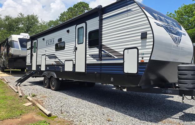 2025 Palomino Puma 27RBDS RV rental photo 1
