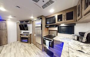 2022 CrossRoads Zinger 333D Travel Trailer 33'