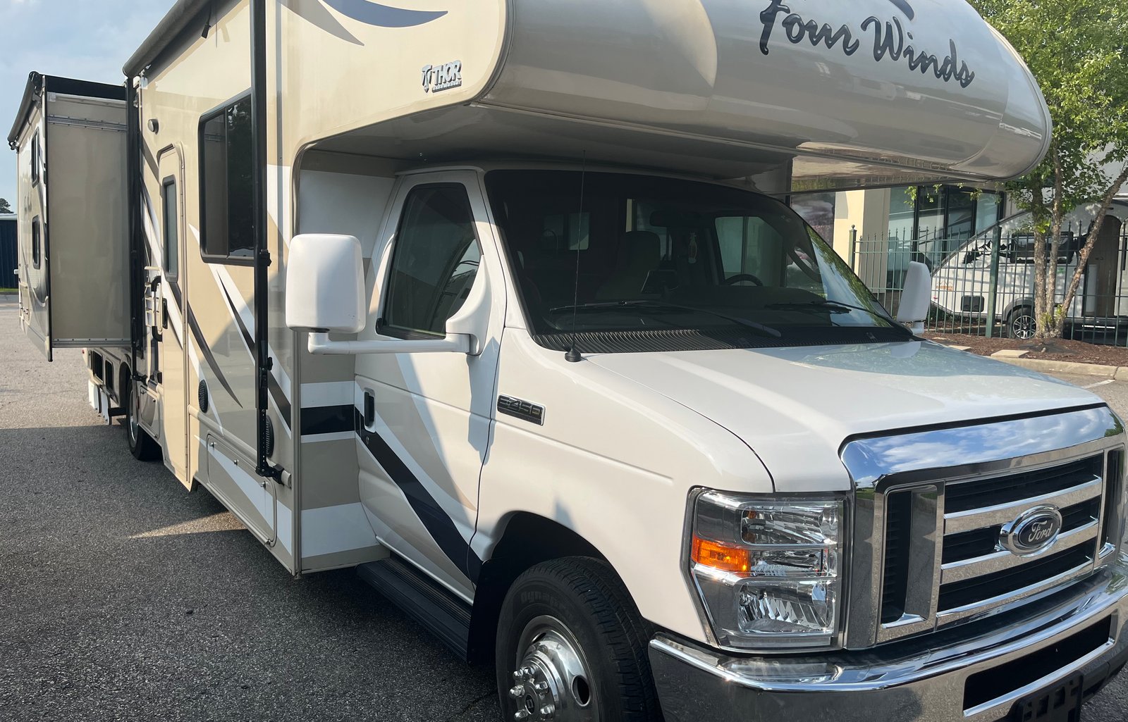 2019 Thor Four Winds 30D
